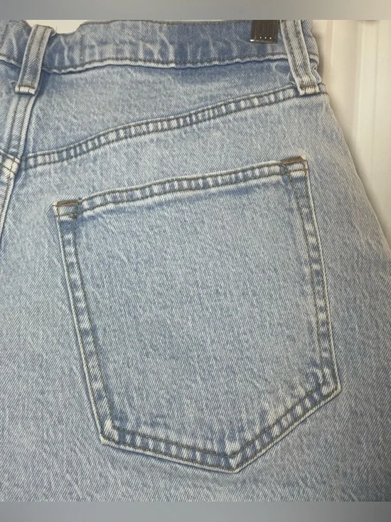 Abercrombie & Fitch Mom Shorts High Rise Light Wash Size 29 (8) Denim - Picture 8 of 15